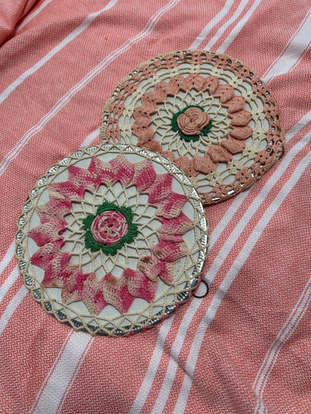 Handmade crochet potholder/hot pad trivet, floral design vintage from the 1970s